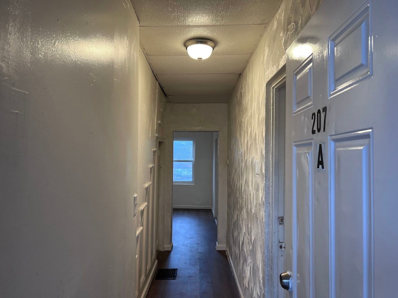 Building Photo - 207 E 10th Ave