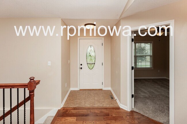 Building Photo - ESTABLISHED NEIGHBORHOOD!!! 4 Bedroom, 3 Bath Home in Ankeny