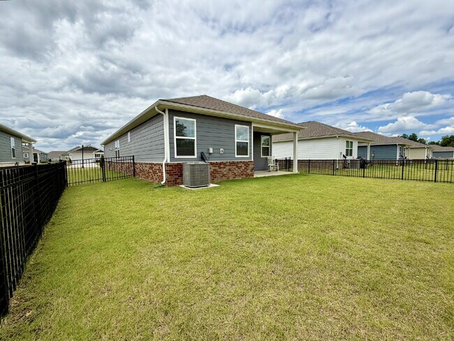Building Photo - New Legacy Farms Home | Resort-Style Amenities!