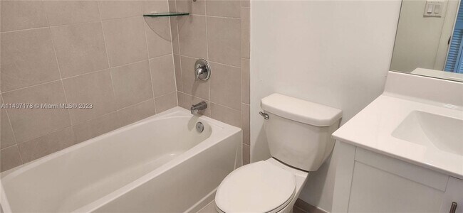 Building Photo - 2708 SE 15th Ct