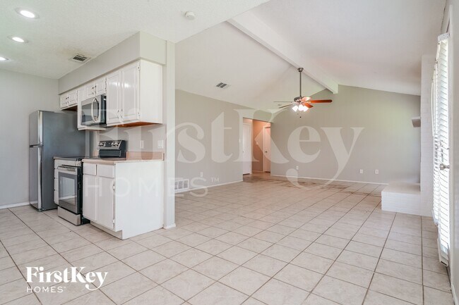 Building Photo - 5304 Tamarack Ct