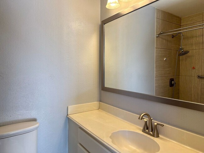 Building Photo - Lake Front 4 Bedroom / 2 Bath