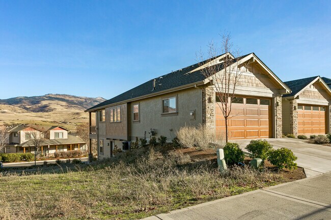 Building Photo - 420 Lindsay Ln