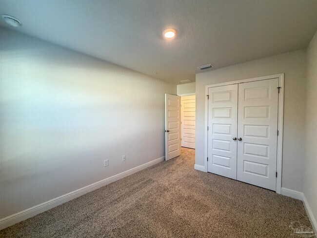 Building Photo - 710-E Giese Ln