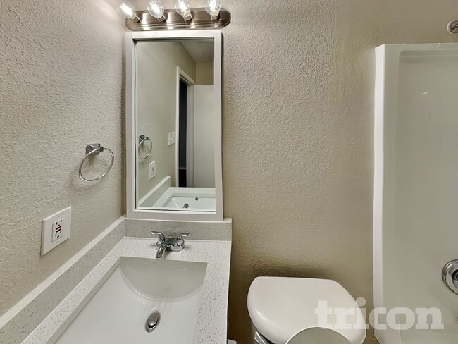 Building Photo - 2709 Star Ave