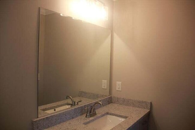 Building Photo - 539 NE Bellingham Dr