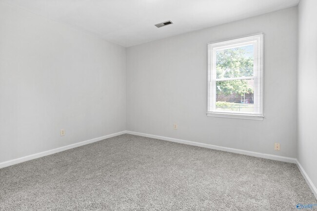 Building Photo - 1008 Fieldstone Ct SE