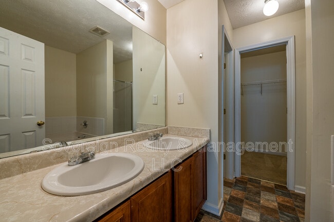 Building Photo - 3716 Harvest Dr