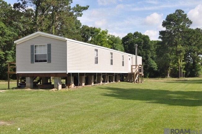 Building Photo - 44036 Loop Rd