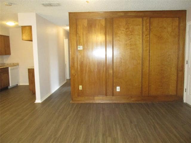 Building Photo - 1843 Family Cir