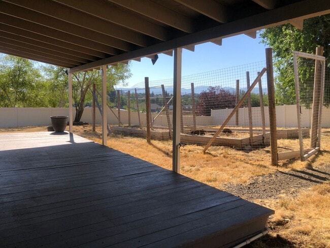 Building Photo - 3 Bed / 2 Bath Home with RV Parking in Eag...