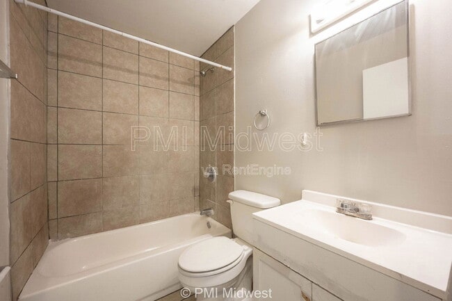 Building Photo - 3202 Wellington Ave