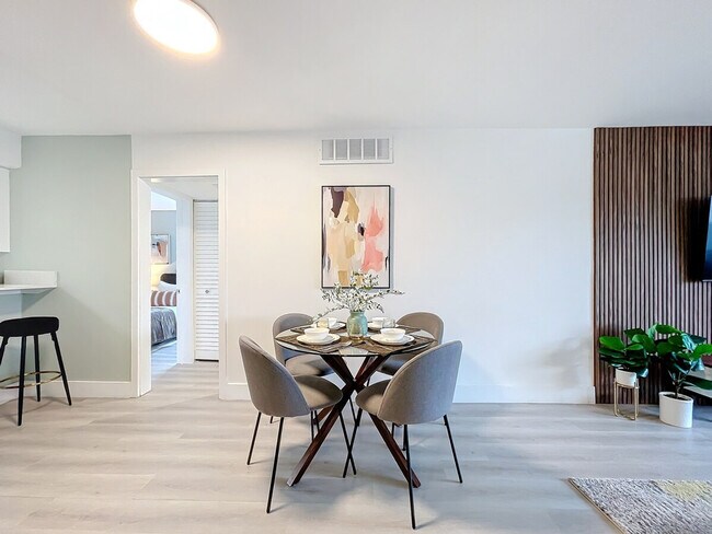 Building Photo - 1401 SE 15th St