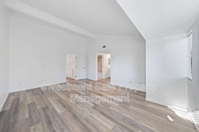 Building Photo - 5715 Baltimore Dr