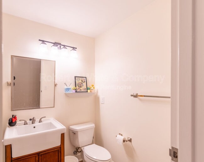 Building Photo - 102 Ledgebrook Dr