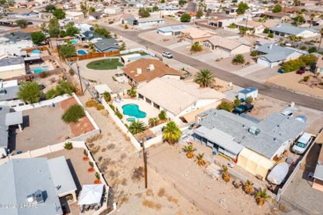 Building Photo - * Occupied* Unfurnished Long Term Pool Hom...