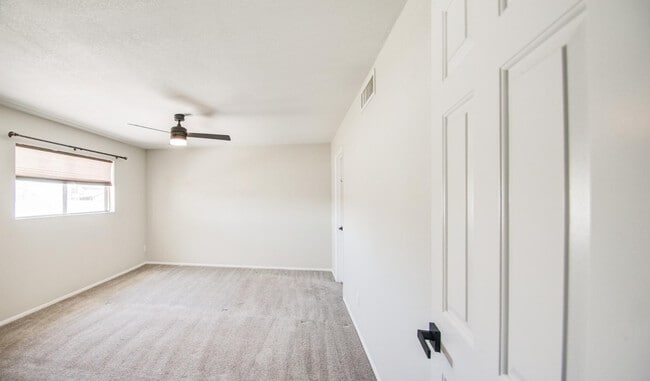 Building Photo - 7761 N 19th Dr