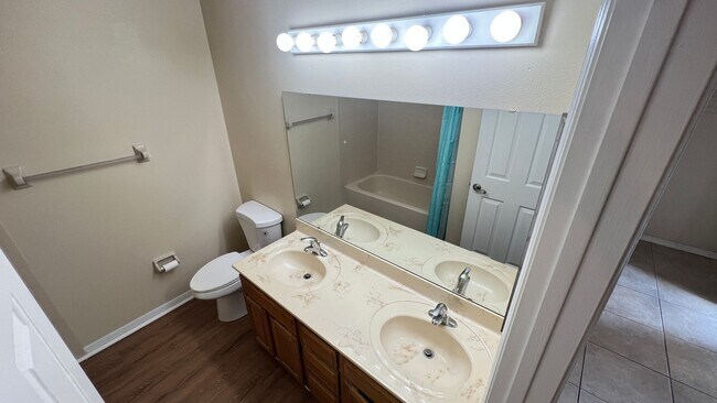 Building Photo - Bright & Spacious 3/2 Home with Huge Yard + Screened Patio — Lawn Care Included!