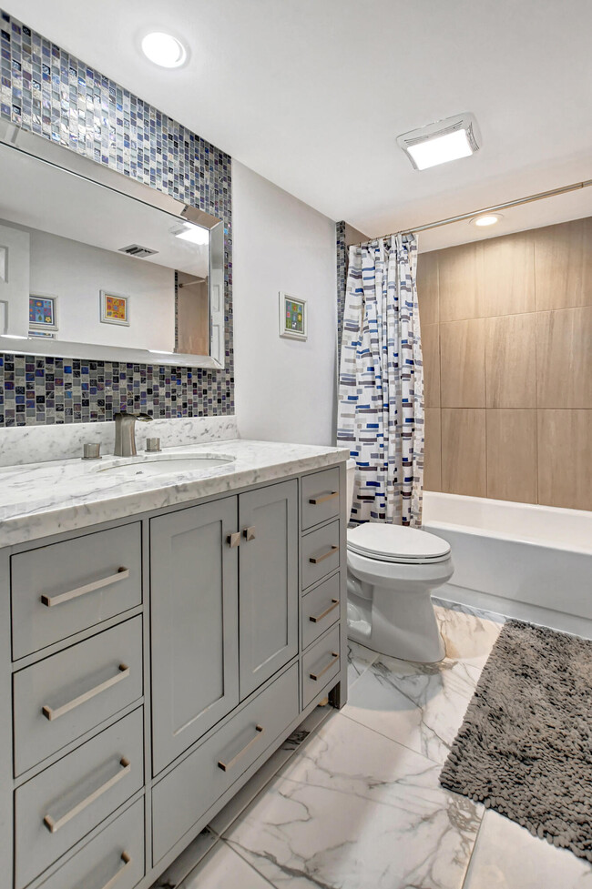 Building Photo - 6025 Balboa Cir