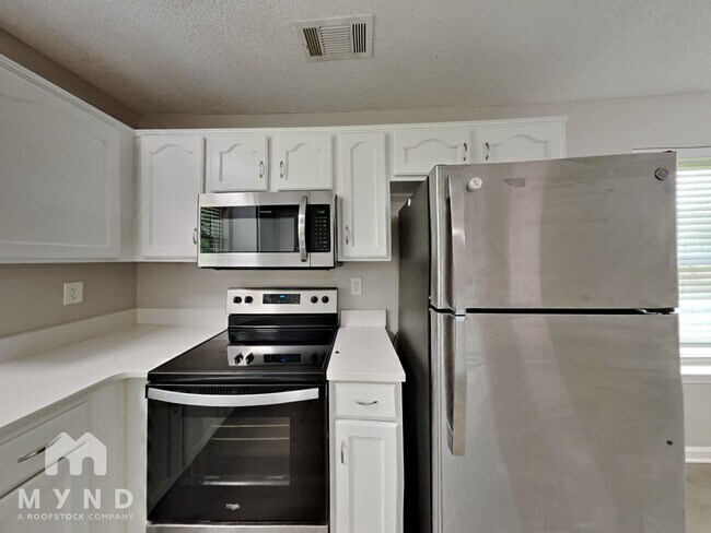 Building Photo - 15 Rolling Oaks Dr