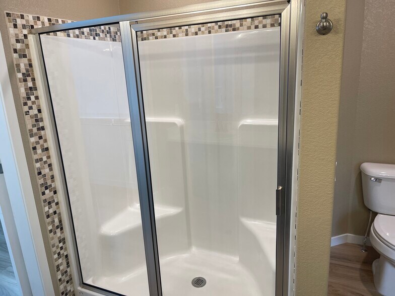 Primary Bath - 4723 Van Buren Ave