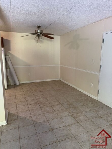 Building Photo - 915 S Seminole Dr