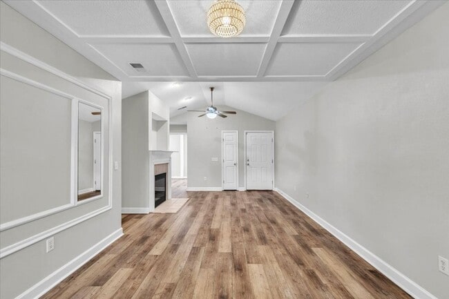 Building Photo - Perfectly Located 3 Bed, 2 Bath Home in Li...