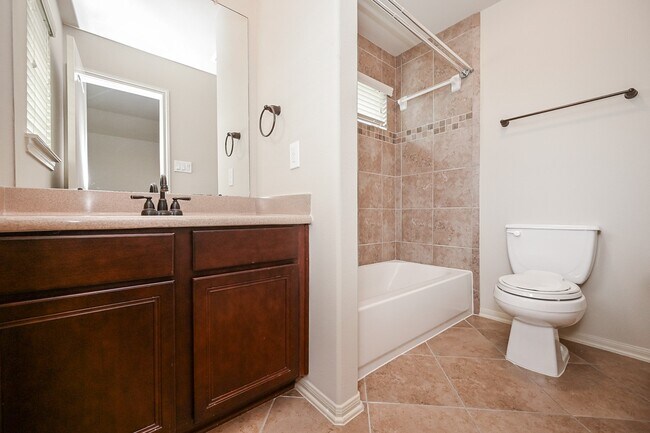 Building Photo - 19 Sandwell Place