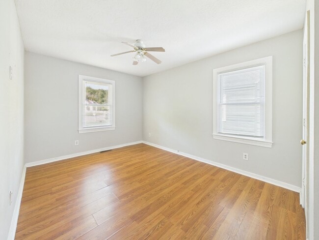 Building Photo - 835 Winnetka Ave