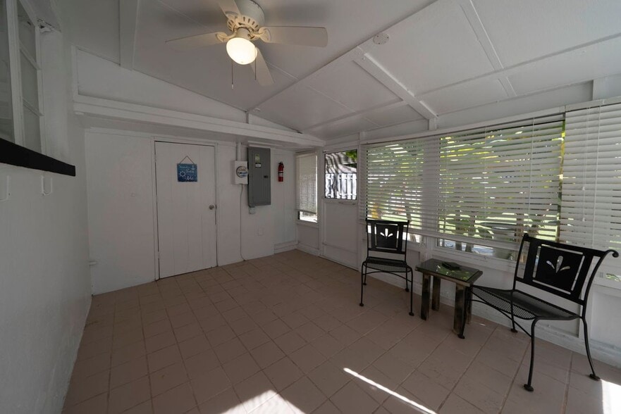 Building Photo - 4464 E Riverside Dr