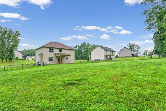 Building Photo - Pet Friendly Four Bedroom!