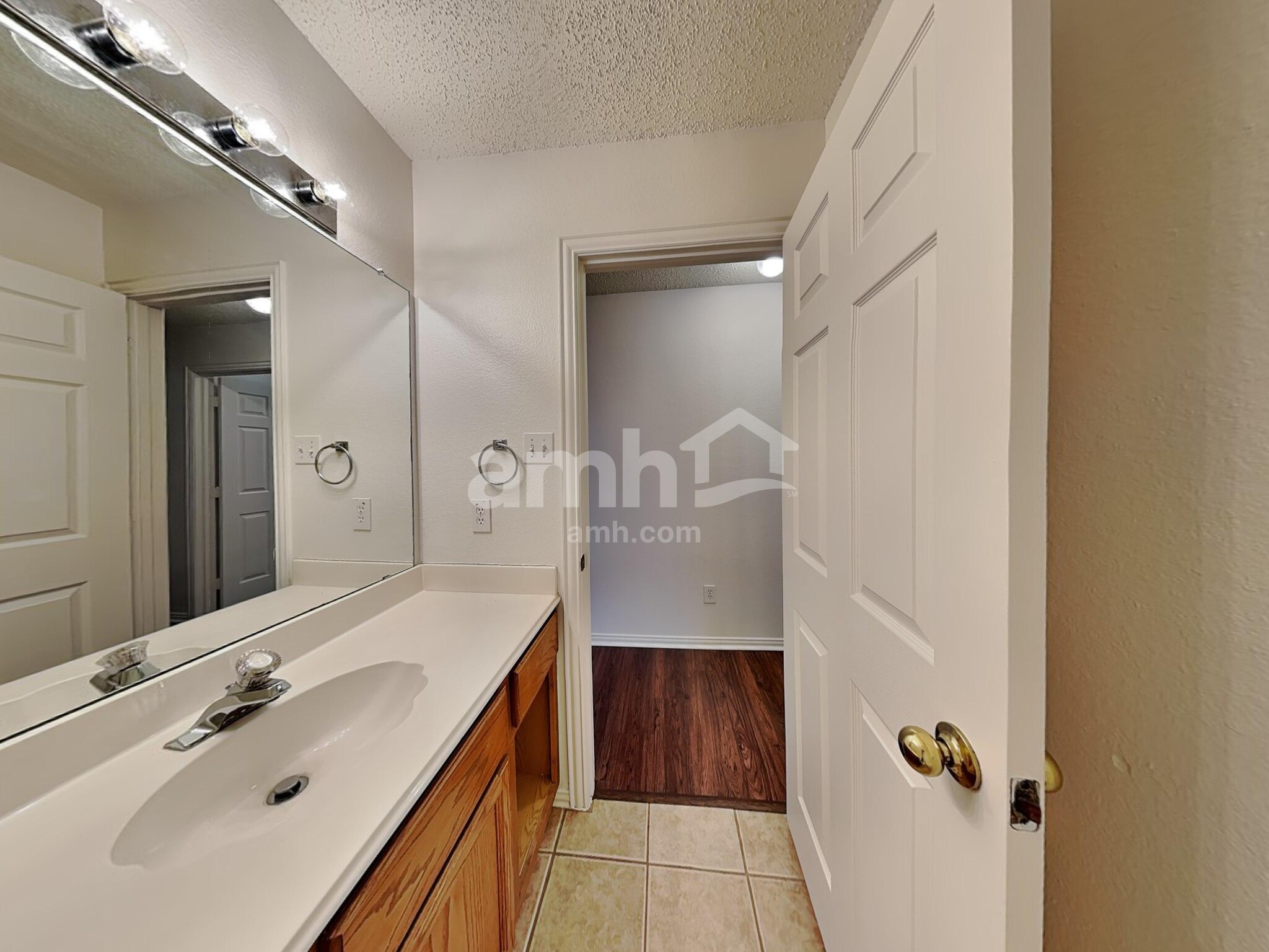 Building Photo - 4504 Highlands Dr