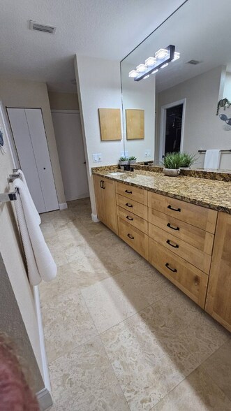 Building Photo - 3354 Dover Dr