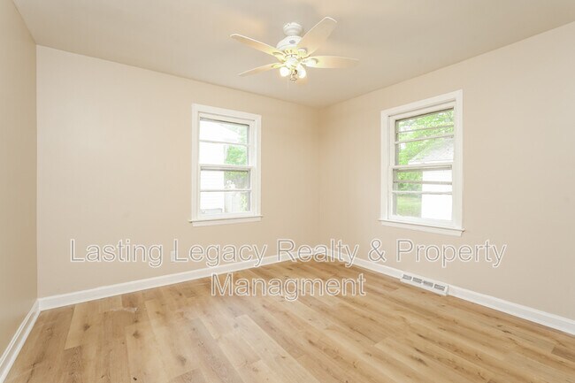 Building Photo - 817 Elon St