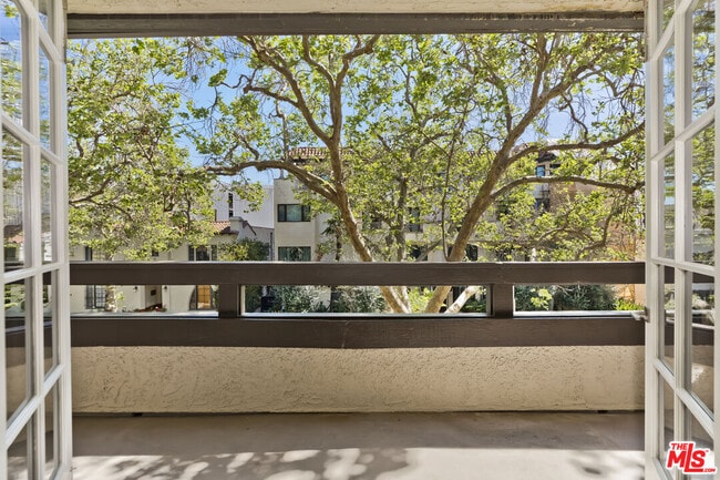 Building Photo - 133 S Oakhurst Dr