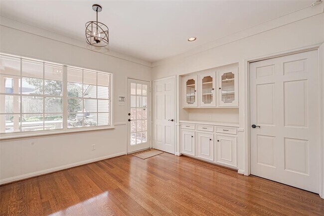 Building Photo - 12419 Huntingwick Dr