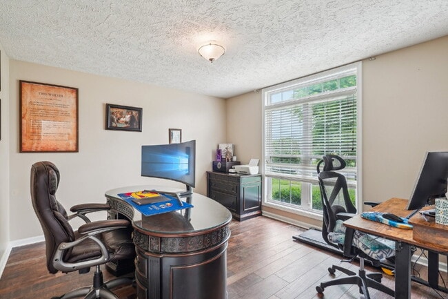 Building Photo - 754 McClain Dr