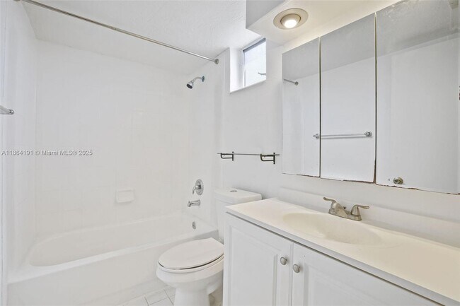 Building Photo - 6900 N Kendall Dr