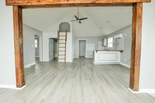 Building Photo - 305 Bass Ave