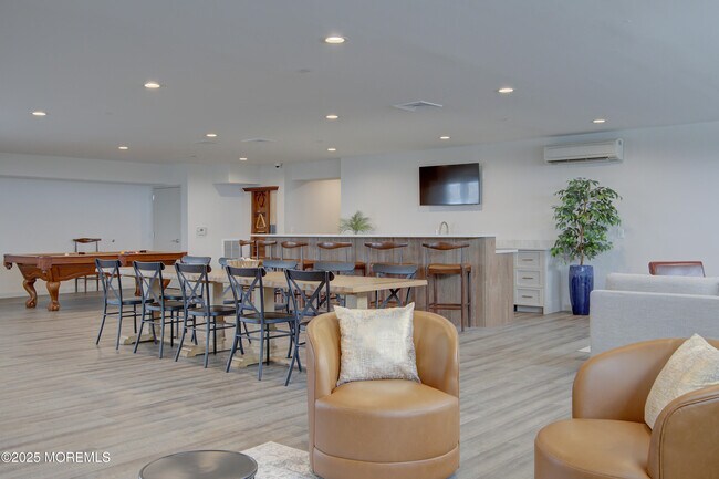 Building Photo - 272 Willow Ave