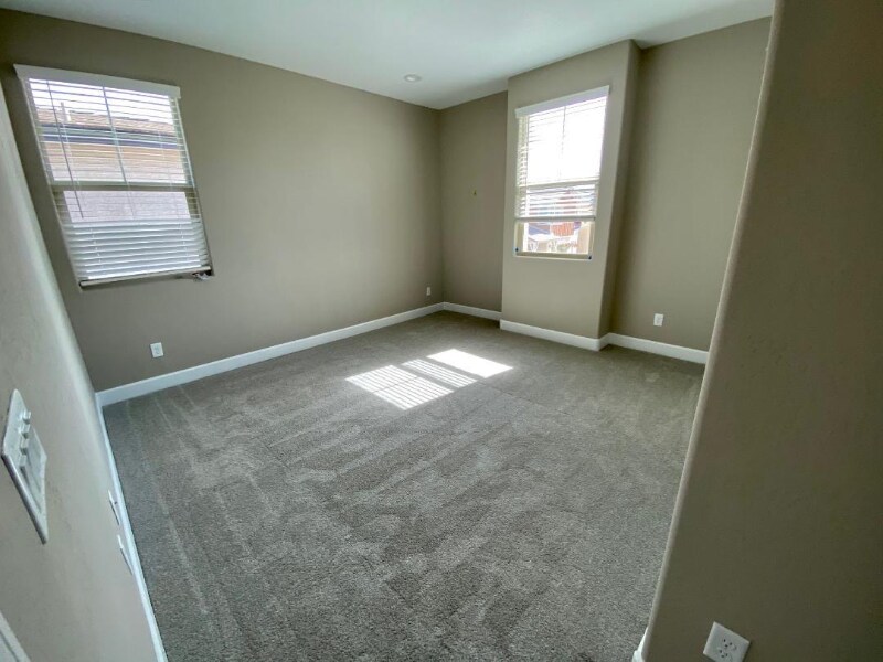 Building Photo - 612 W Derringer Way