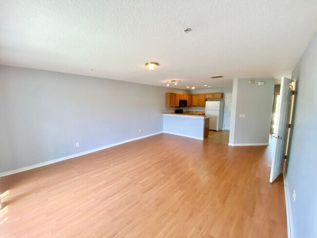 Building Photo - 3/2.5 Townhouse For Rent in SouthMeadow