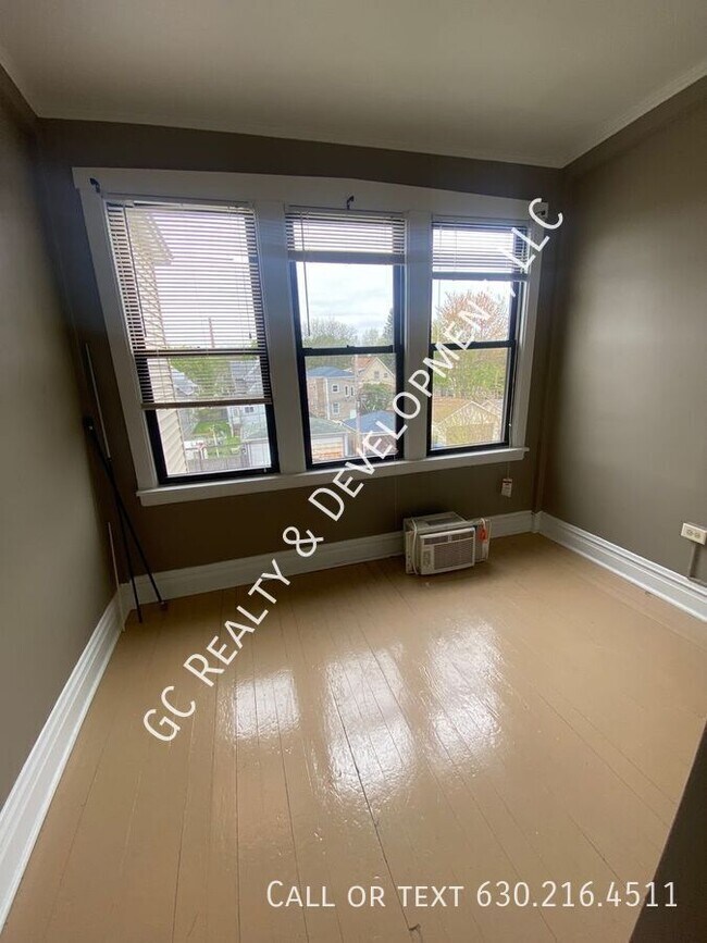 Building Photo - 4626 N Kenneth Ave