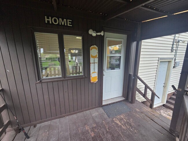 Building Photo - 606 N 60th Ave W