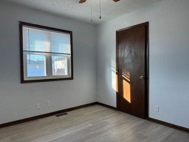 Building Photo - Comfortable 3-Bedroom Home with Park Access & Easy Commute