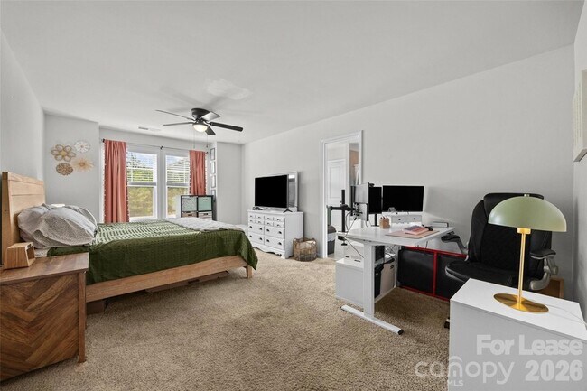 Building Photo - 616 Altamonte Dr