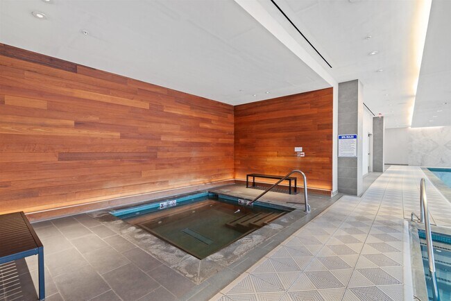 Building Photo - 75 Park Ln S