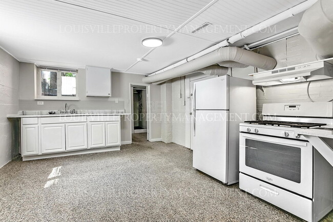 Building Photo - 319 W Lee St