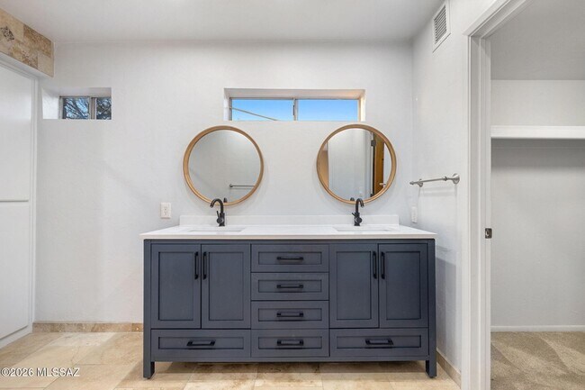 Building Photo - 3721 N Sierra Madre Dr