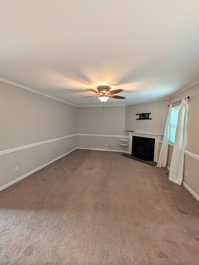 Building Photo - 229 Telford Dr